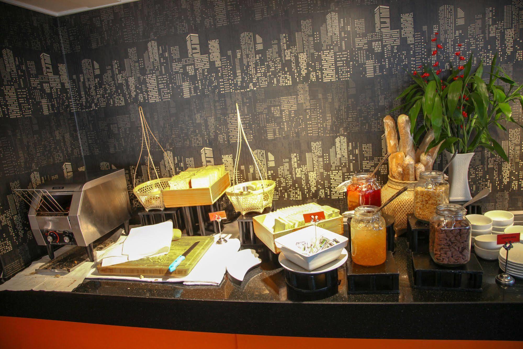 Le Fenix Sukhumvit 11 Bangkok Hotel Ngoại thất bức ảnh